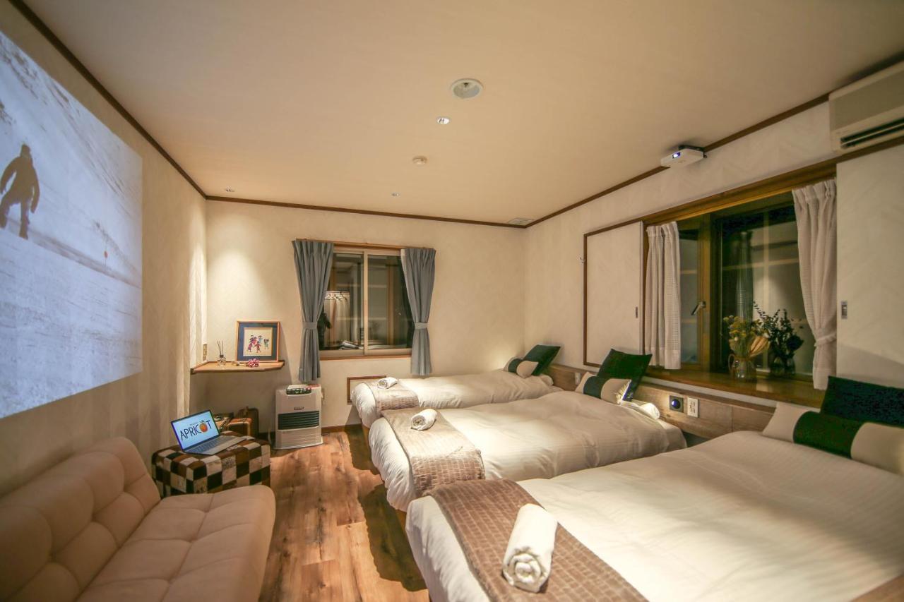 Apricot Pension Hakuba Exteriör bild