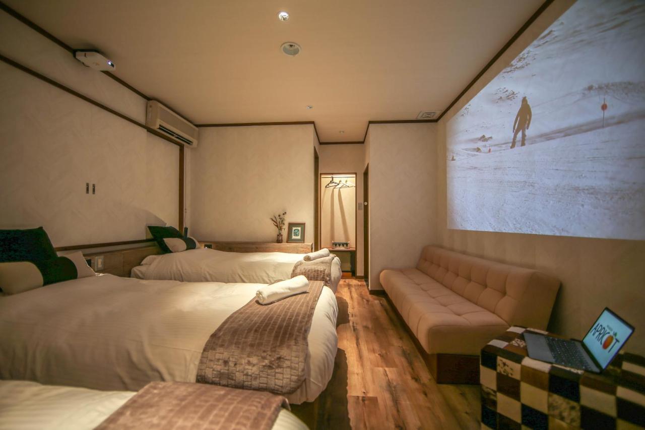 Apricot Pension Hakuba Exteriör bild