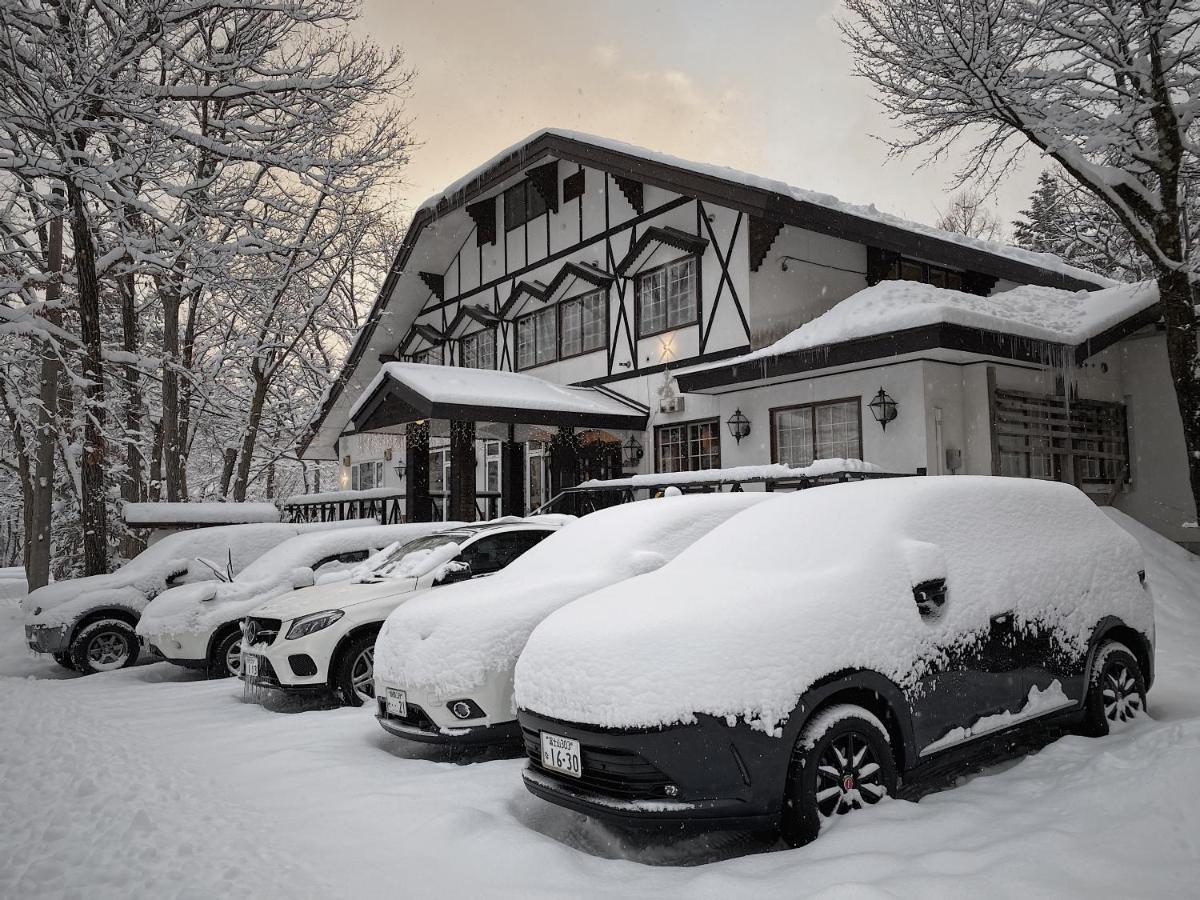 Apricot Pension Hakuba Exteriör bild
